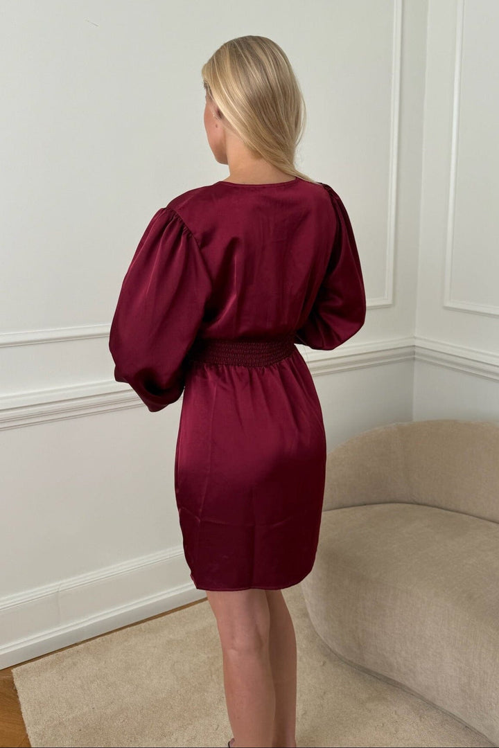 BYIC x Molly&My - Addyic Dress A23902 - Bordeaux Satin Kjoler