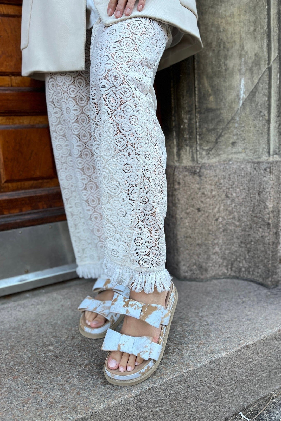 Copenhagen Shoes - Be My Guest Suede CS8409 - 0401 - Safari/Off White Sandaler