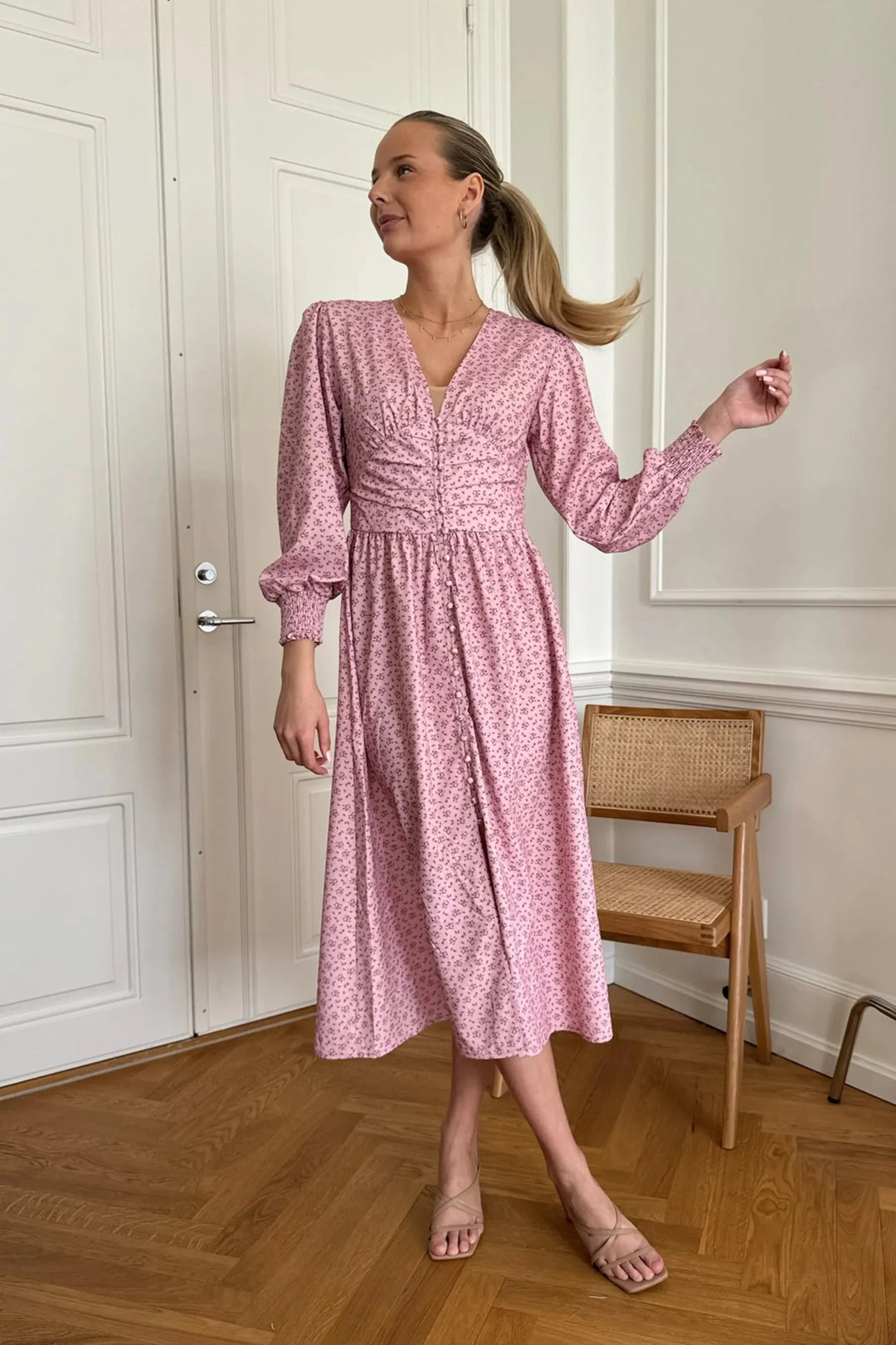 Forudbestilling - BYIC - Adelic Long Dress - pfsp Pink Flower Stem Print Kjoler