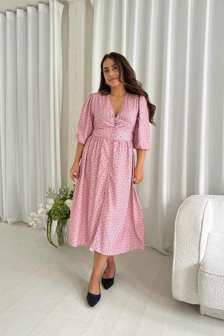 Forudbestilling - BYIC - Adelic Long Dress - pfsp Pink Flower Stem Print Kjoler