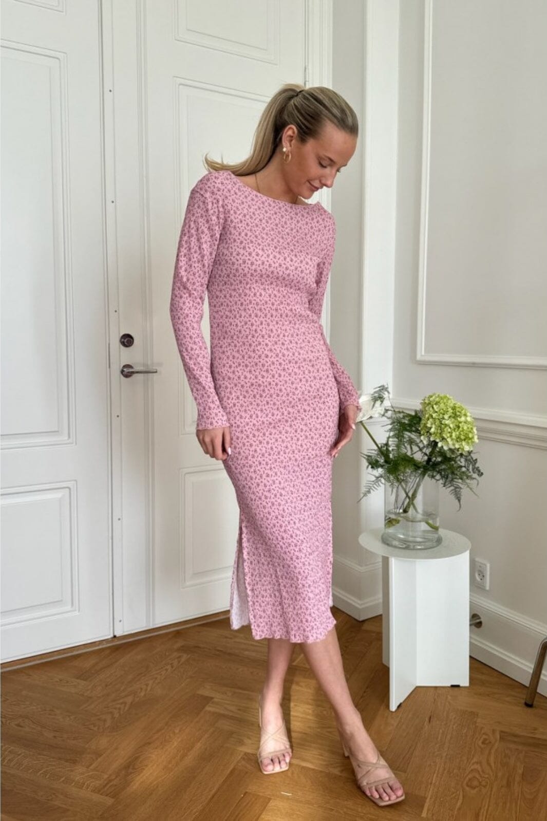 Forudbestilling - BYIC - Odaic Dress - pfsp Pink Flower Stem Print Kjoler