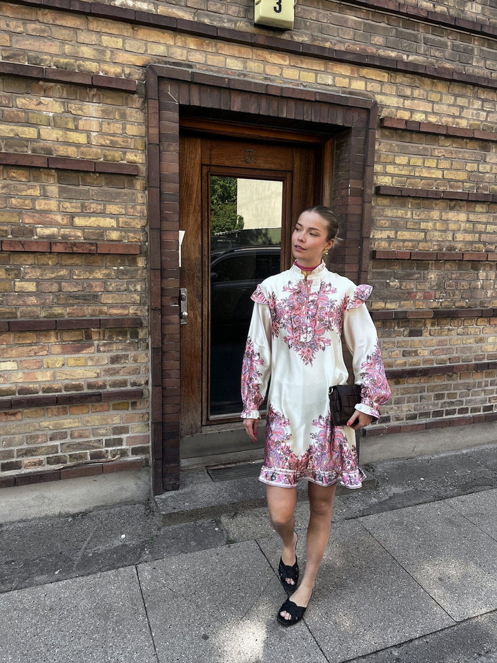 Forudbestilling - Noella - Reno Ruby Ruffle Dress 14790001 - 1422 - Drusella Print Kjoler