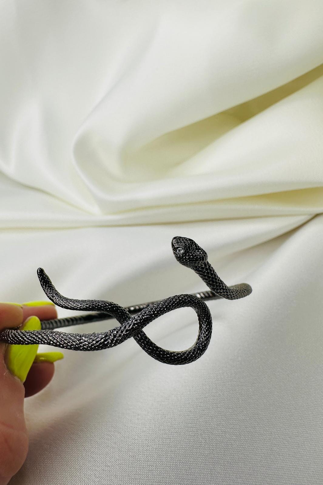 Forudbestilling - O-element - Poison Snake Baracelet - Black Armbånd