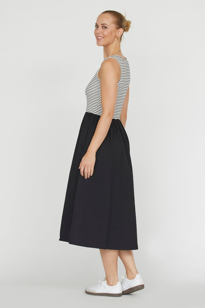 Forudbestilling - Sisters Point - Grace-Dr1 - 003 Black/Stripe Kjoler