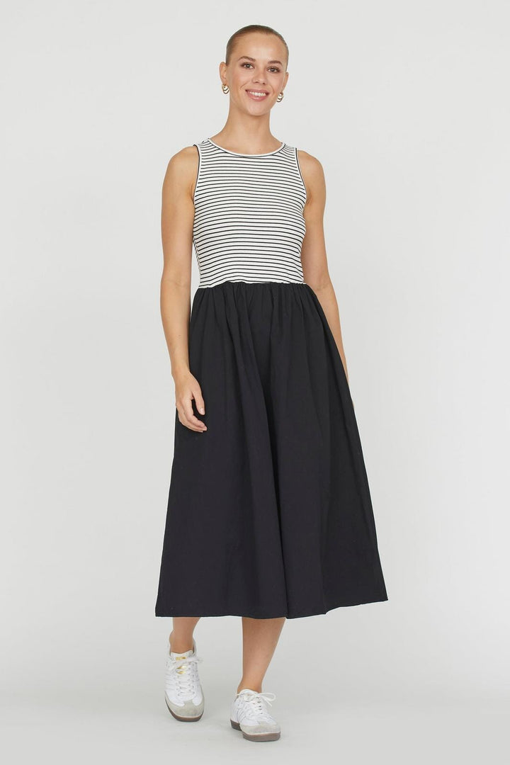 Forudbestilling - Sisters Point - Grace-Dr1 - 003 Black/Stripe Kjoler