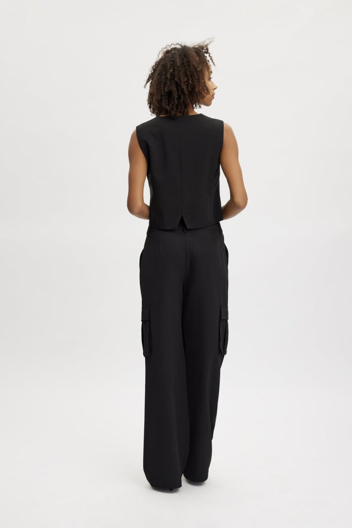 Gestuz - JoelleGZ short waistcoat - Black Veste