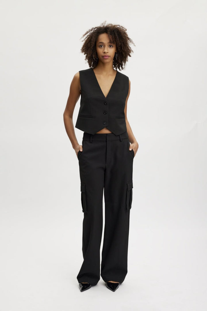Gestuz - JoelleGZ short waistcoat - Black Veste