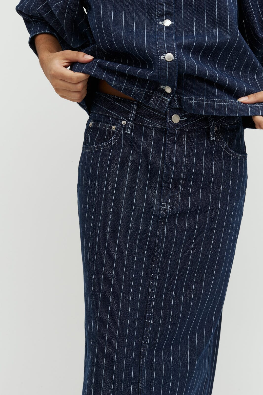 Global Funk - Joance-G - 608 Navy Pinstripe Nederdele