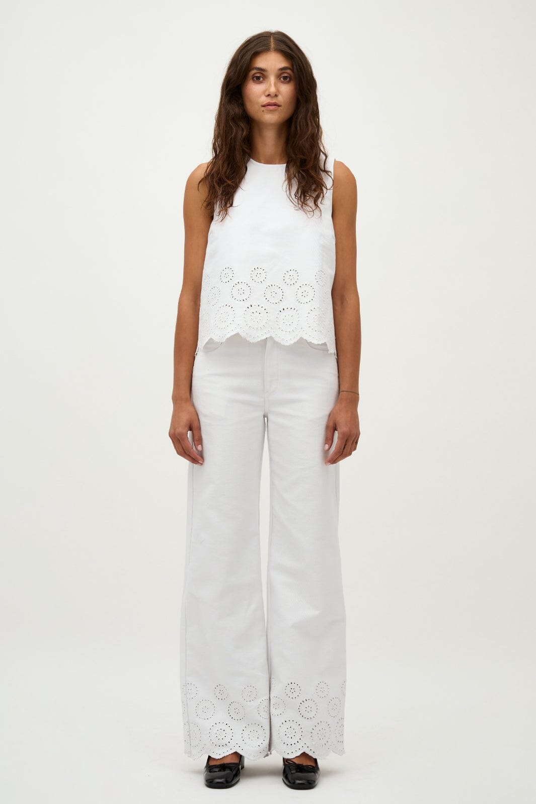 Global Funk - Rihne Scallop-G - 800 White T-shirts
