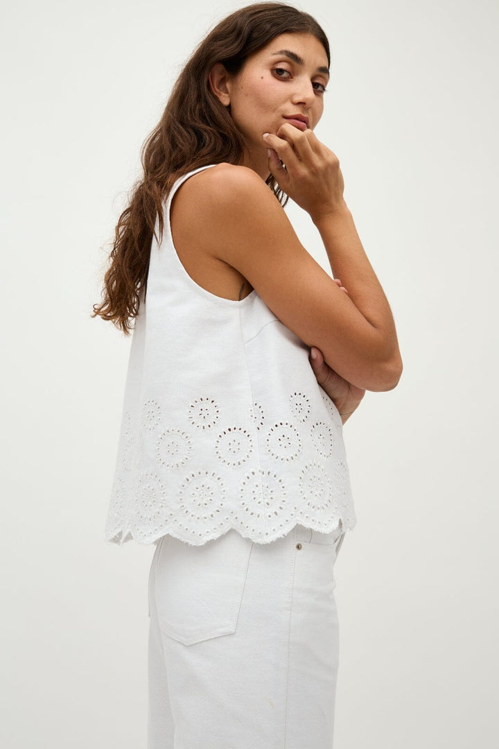 Global Funk - Rihne Scallop-G - 800 White T-shirts