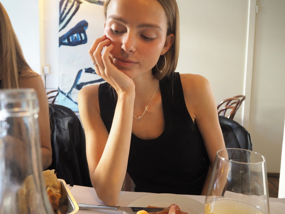 Jane Kønig - Big Tied Heart Hoop BTHH-AW25-G - Ørering Øreringe