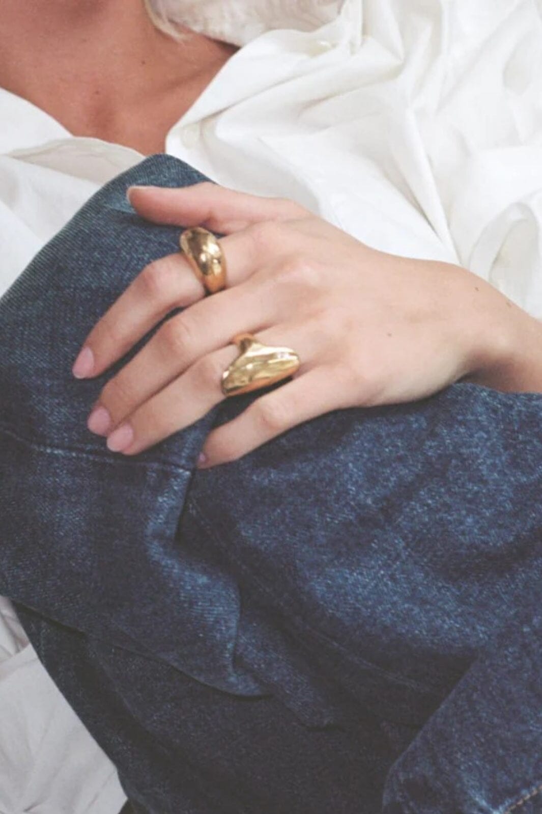 Jane Kønig - Shield Ring With Stones KKSRWS-XJK25-G - Forgyldt