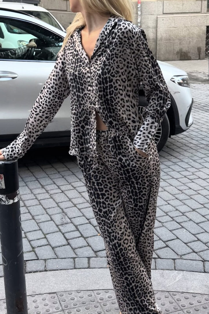 Karmamia - Joseph Shirt 2124 - Nude Leopard Skjorter