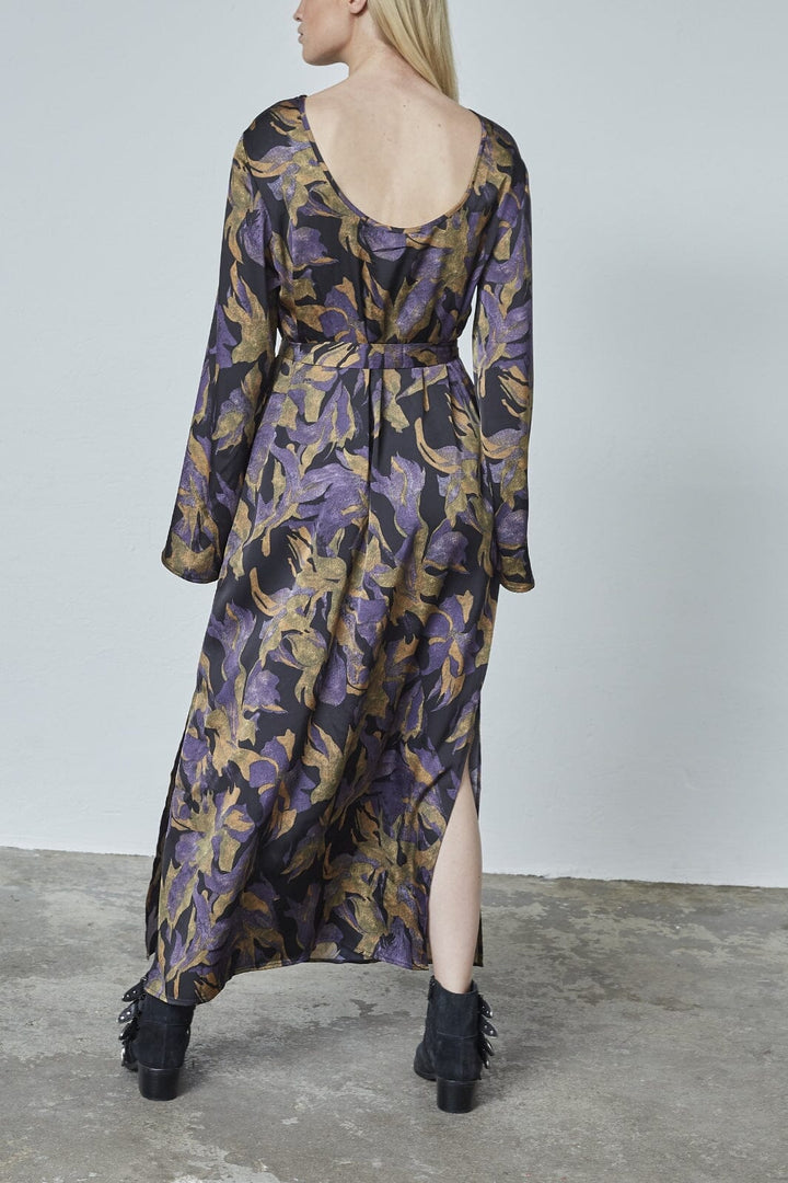 Love & Divine - Love1421 19199 - 003 - Black Flower