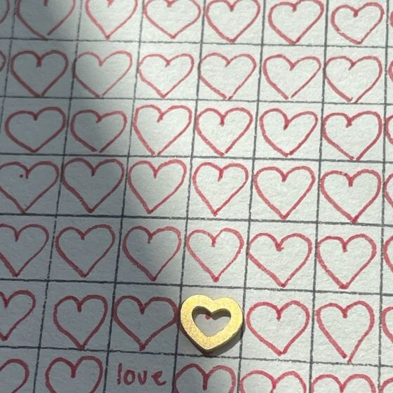 Stine A - Petit Open Love Heart Earring Gold - 1261-02-S Øreringe