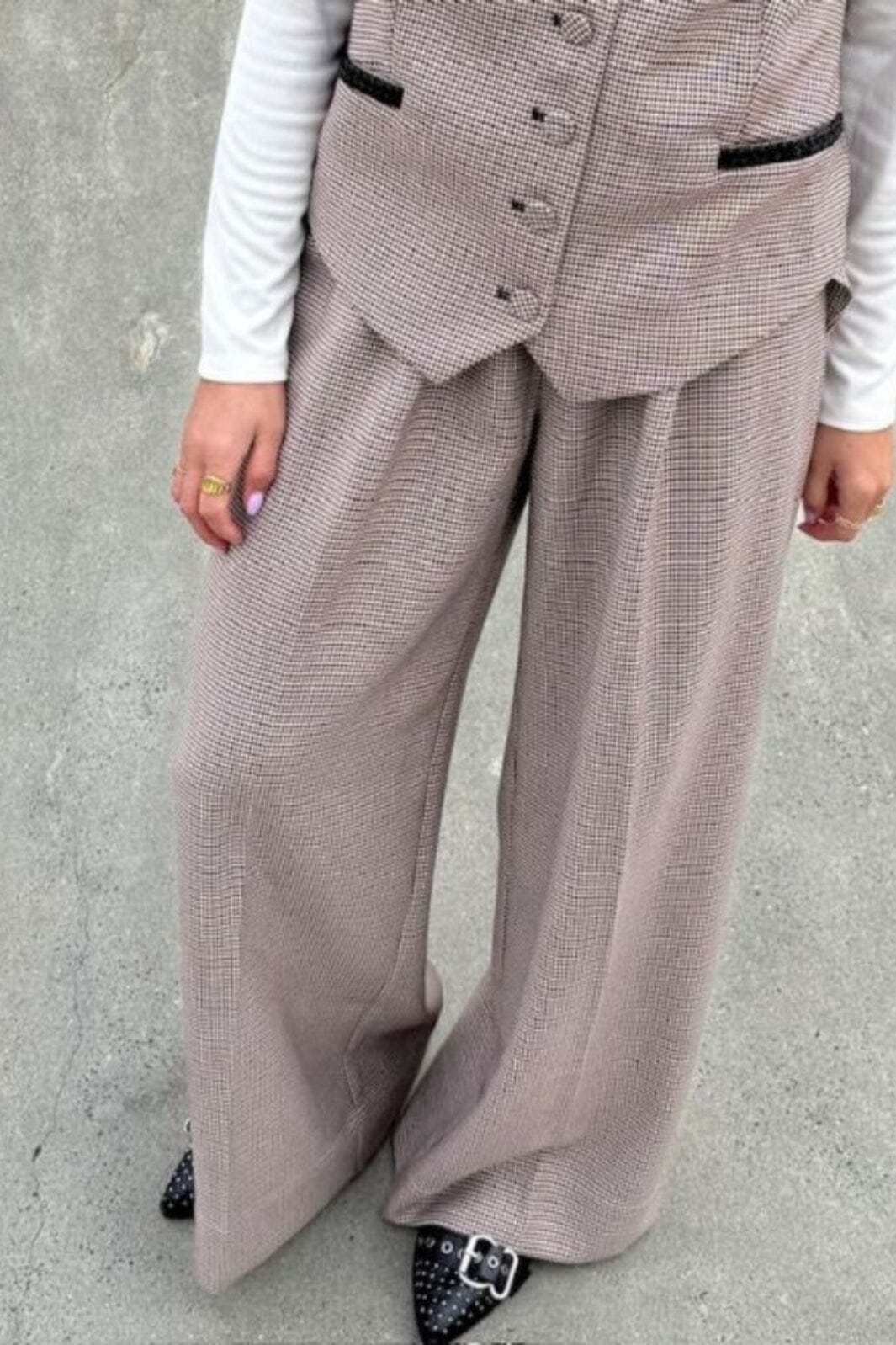 Stories From The Atelier By Copenhagen Shoes - As Magic Pants CC8097 - 902 - Sand Check