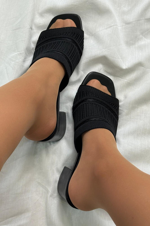 Bloom - Lana Sandaler - Black Sandaler 