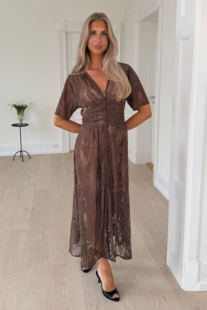 Byic x Molly&My - Adeliaic Long Dress A23876 - Dark Brown Lace Kjoler 