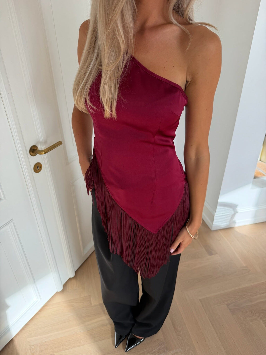 Byic x Molly&My - Lenaic Asymmetric Top A25547 - Bordeaux Satin T-shirts 