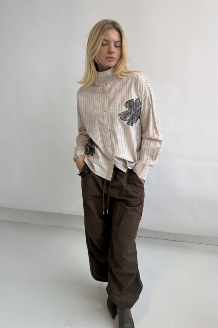 Continue - Jessie Embroidery 15117 - Sand Stripe