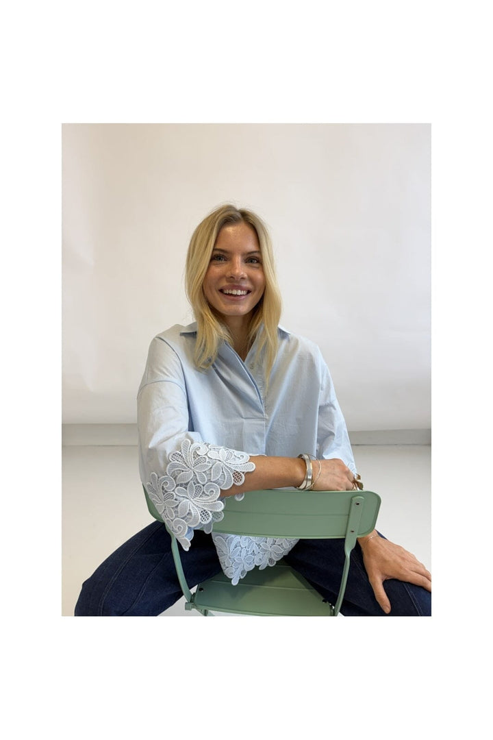 Continue - Klara Embroidery 15118 - Light Blue