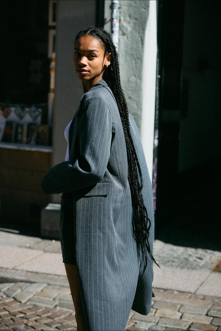 Noisy May - Nmcelia L/S Long Oversize Blazer Tnt/20 - 5213553 Charcoal Gray Pinstripe