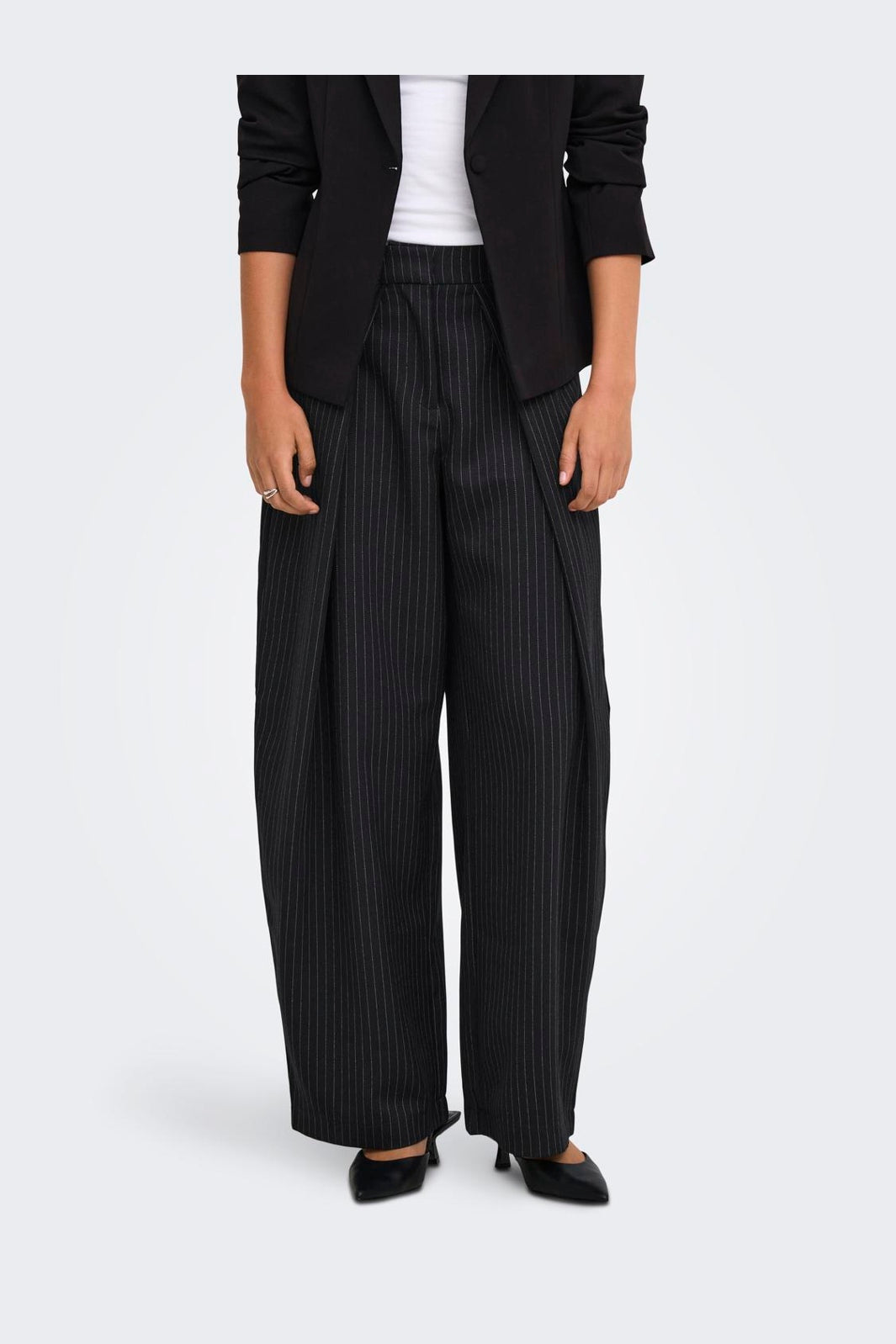 Only - Onlpinya Pleat Barrel Pant Tlr - 5205663 Black Cloud Dancer Pinstripes