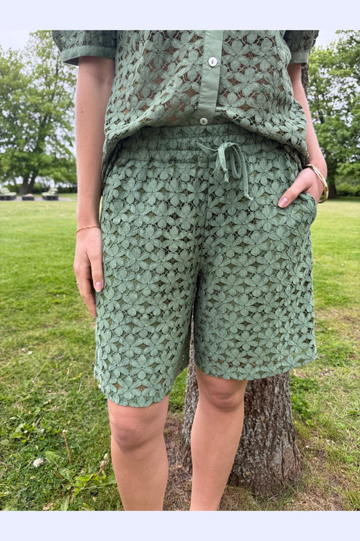 Continue - Lis Lace Shorts 15290 - Army