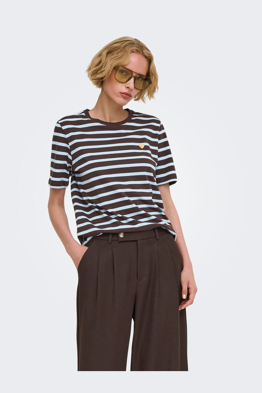 Only - Onlhappy S/S Emb Top - 5204484 Coffee Bean Chambray Blue (Liv) - Brown Emb Heart