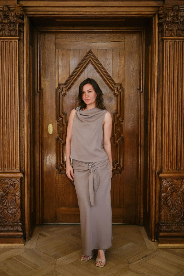 Forudbestilling - Neo Noir - Kit Dull Sateen Skirt 165565 - 811 - Dark Taupe Nederdele 
