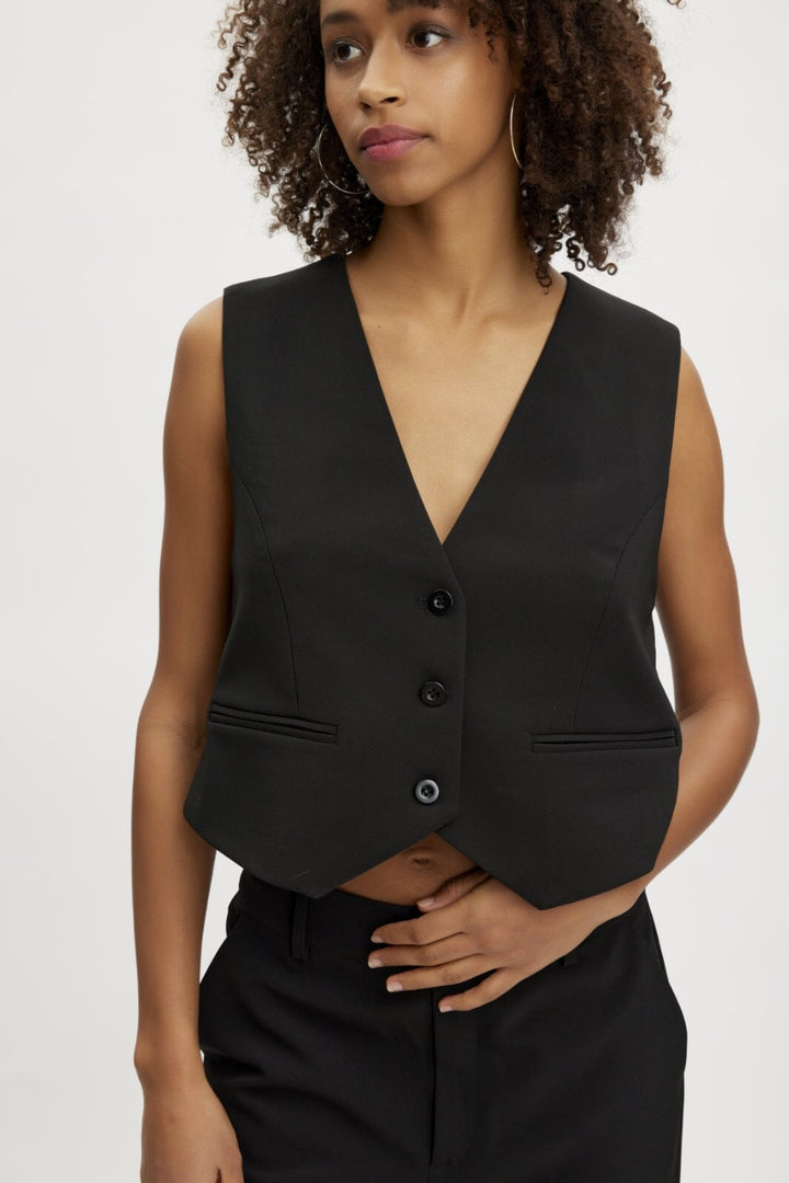 Gestuz - JoelleGZ short waistcoat - Black Veste 