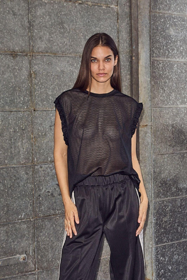 Forudbestilling - Haute L'Amitié - Drift Frill Sports Top HL10106 - Black T-shirts 