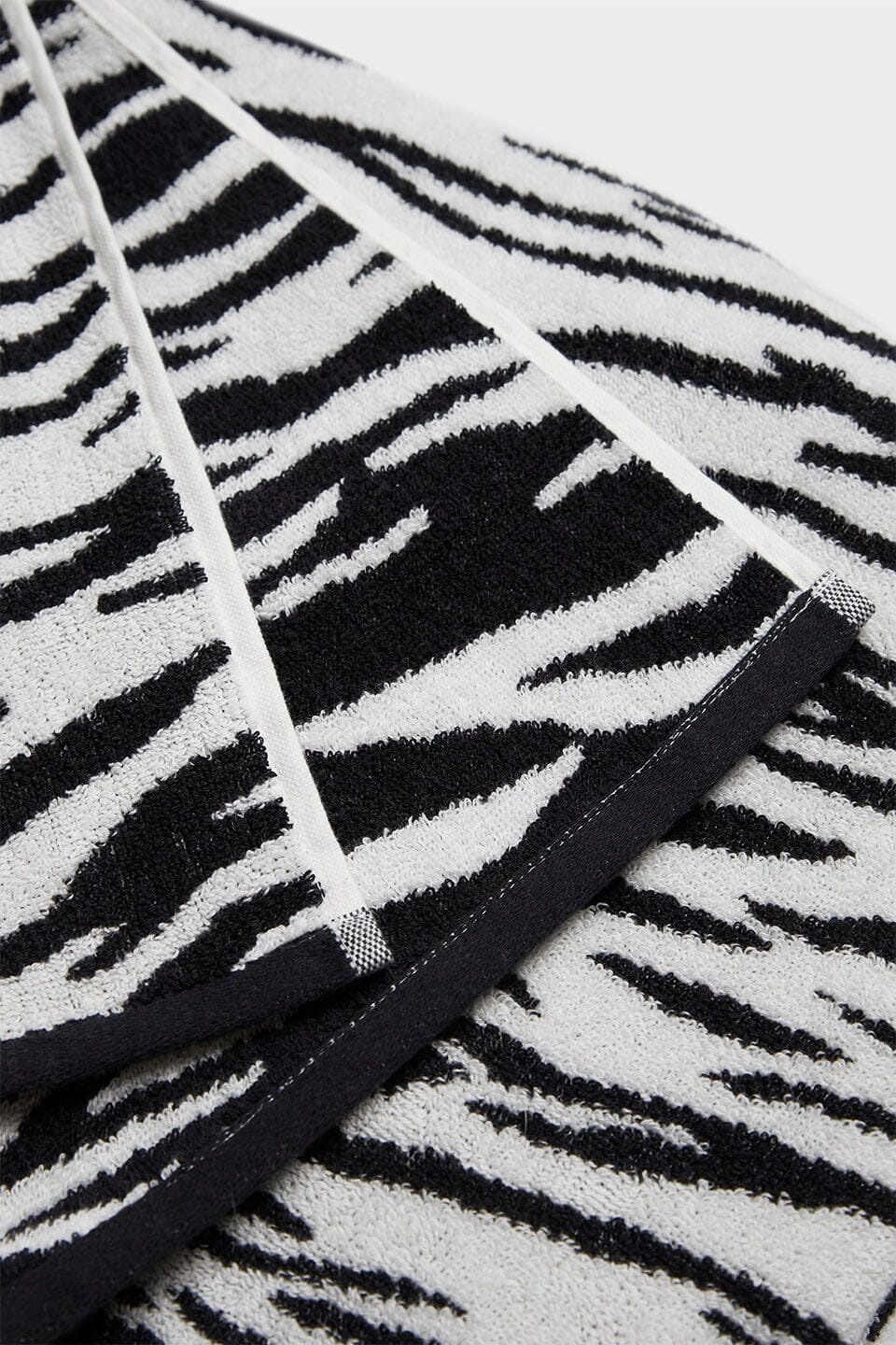 Lala Berlin - Beach Towel Batu 10021194 - White Black Tiger Håndklæder 