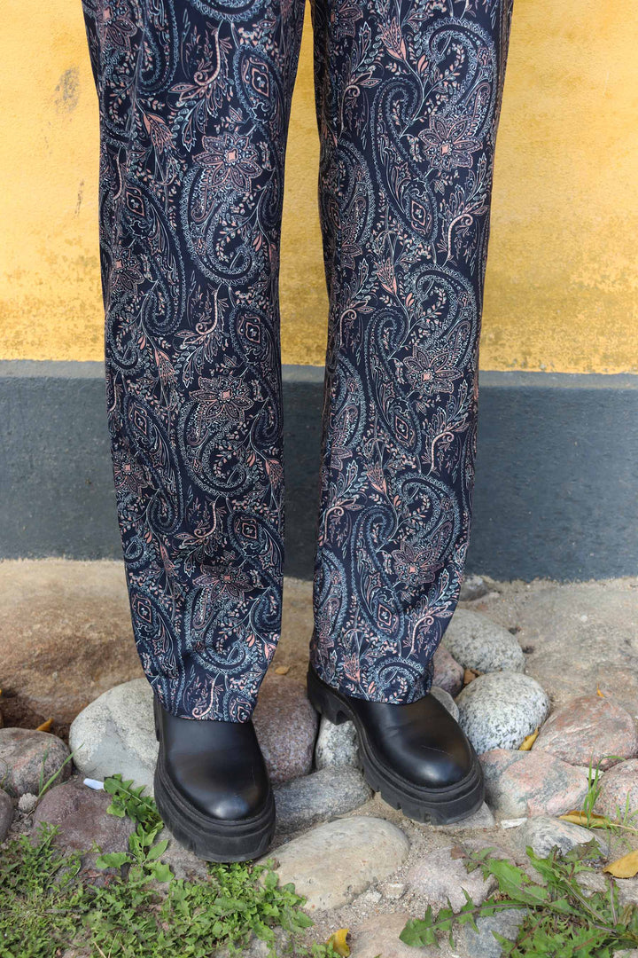 Liberte - Alma-Wide-Pants 9564 - Night Sky Paisley Bukser 