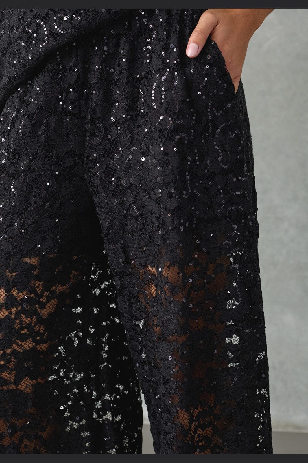 Love & Divine - Love1525-1 20237 - 001 - Black Lace Sequins