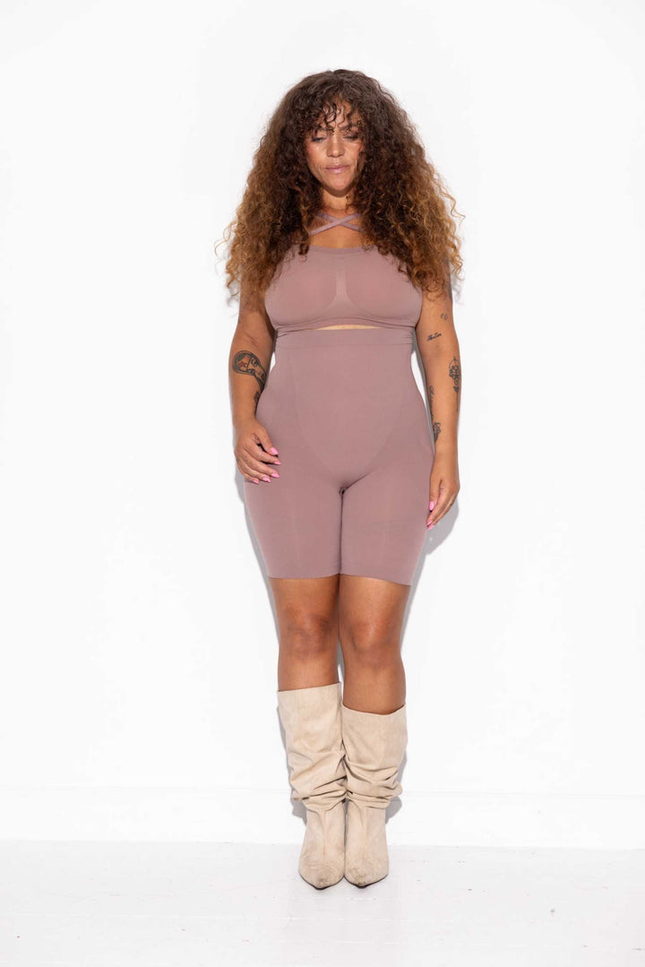 Lykkeland Ateliér - Alturra Highwaist Shaping Shorts L0823901F.214 - Taupe Shorts 