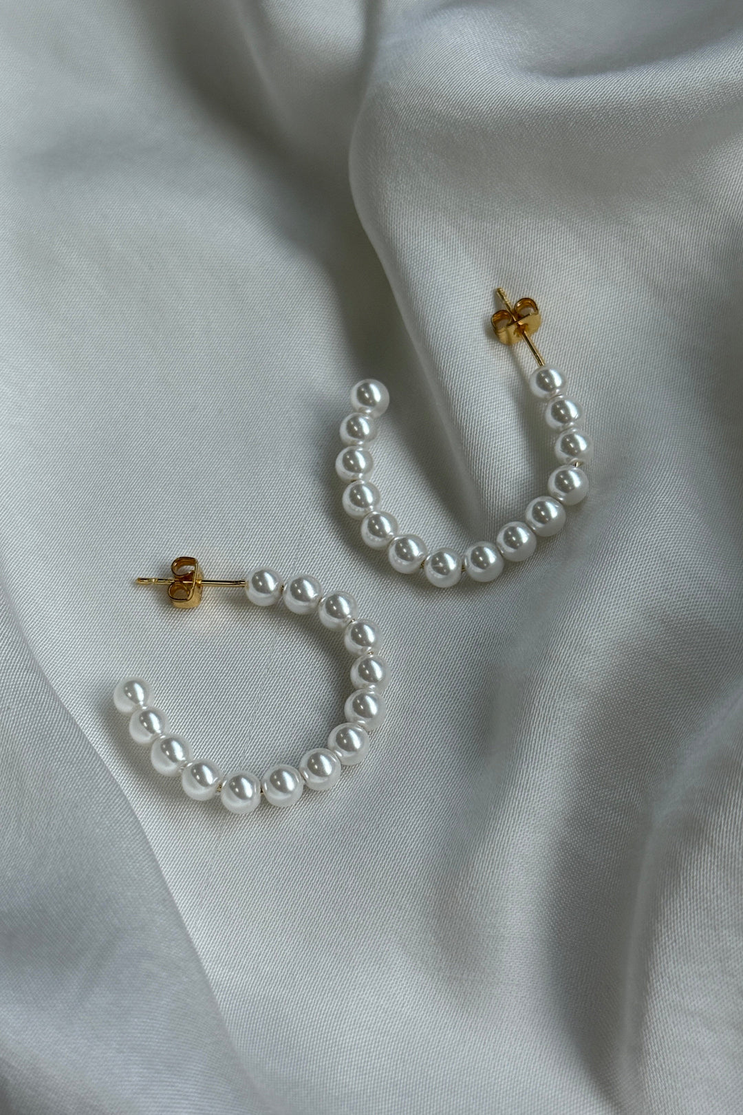 Mellow Moon - Pearl Ear Hoop - Forgyldt Øreringe 