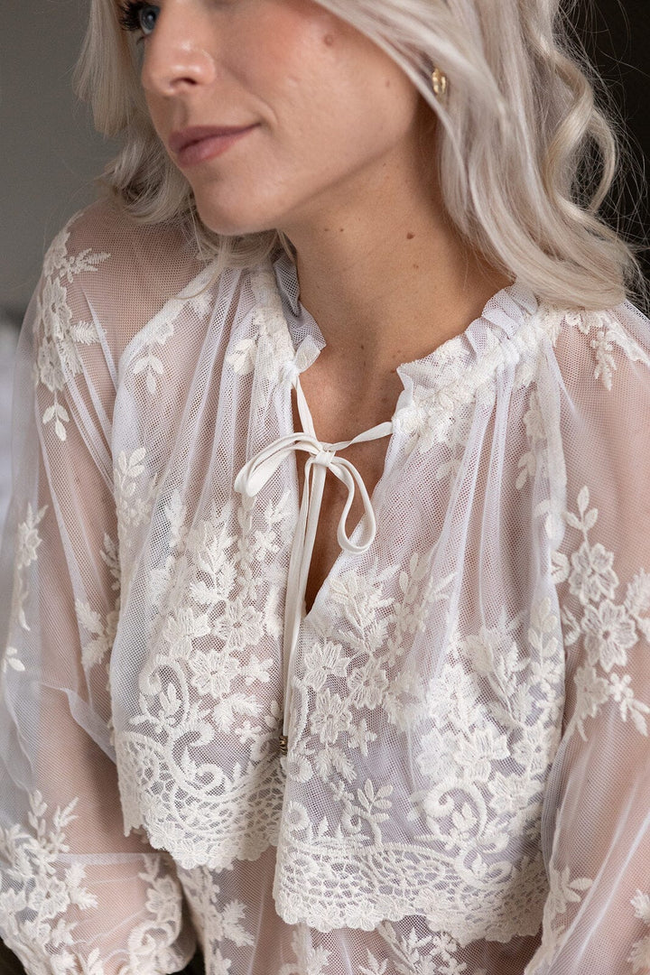 Molly & My X Melanie Due - Rikke V Lace Blouse 167319 - 122 - Creme Bluser 