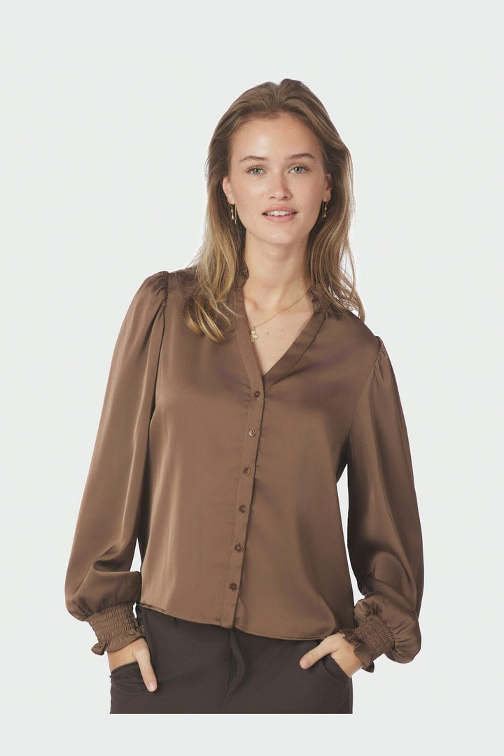 Neo Noir - Delsie Drapy Sateen Blouse 167479 - 306 - Dusty Brown