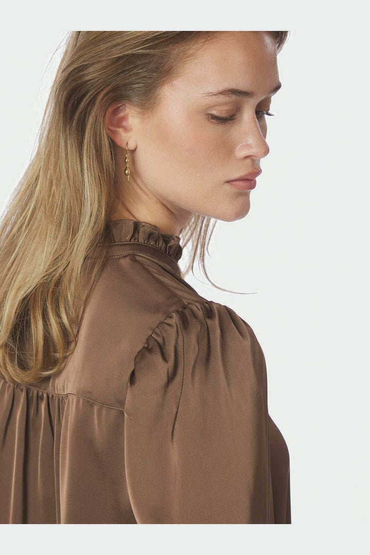 Neo Noir - Delsie Drapy Sateen Blouse 167479 - 306 - Dusty Brown