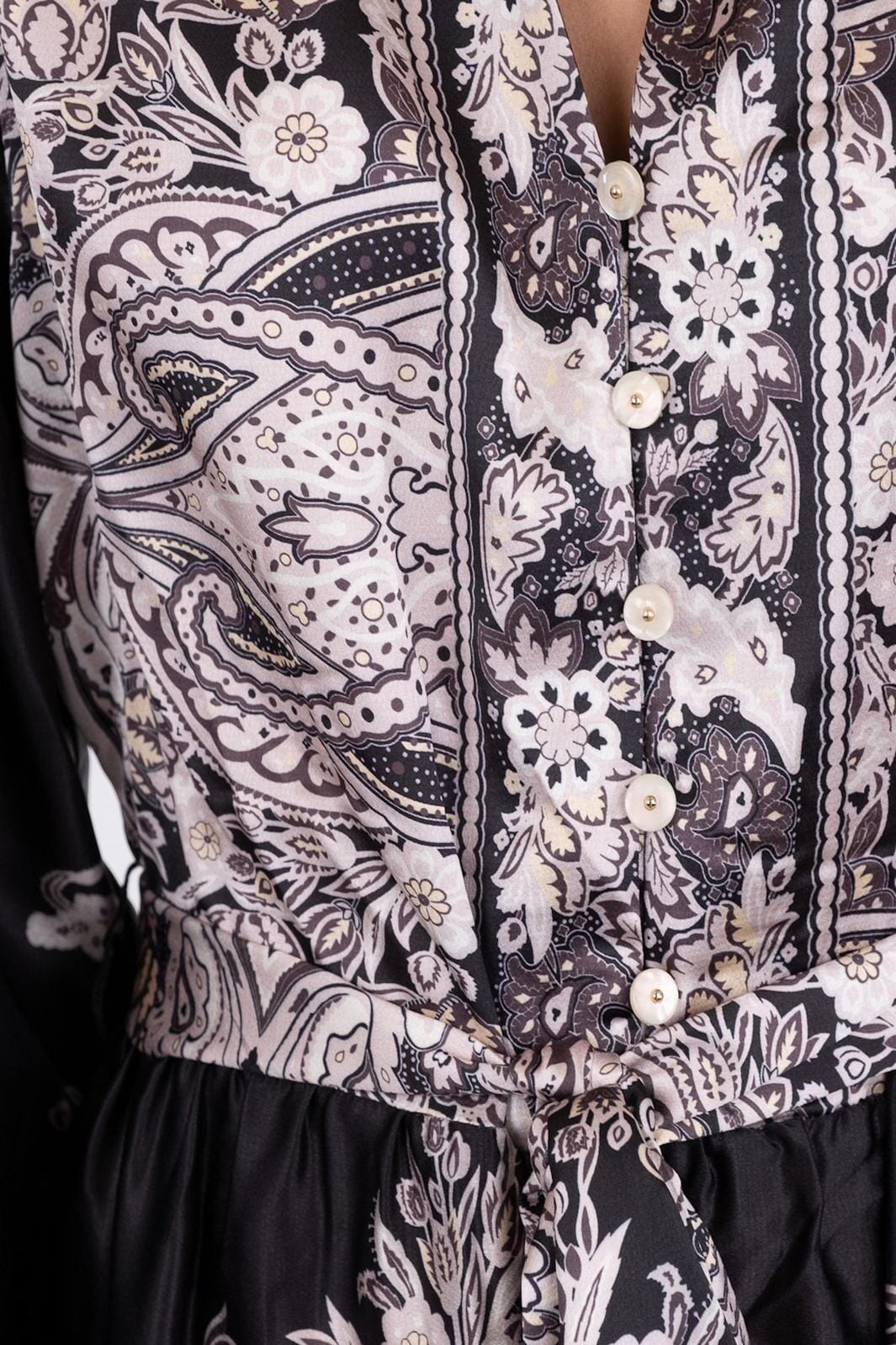 Neo Noir - Nova Paisley Border Dress - Black