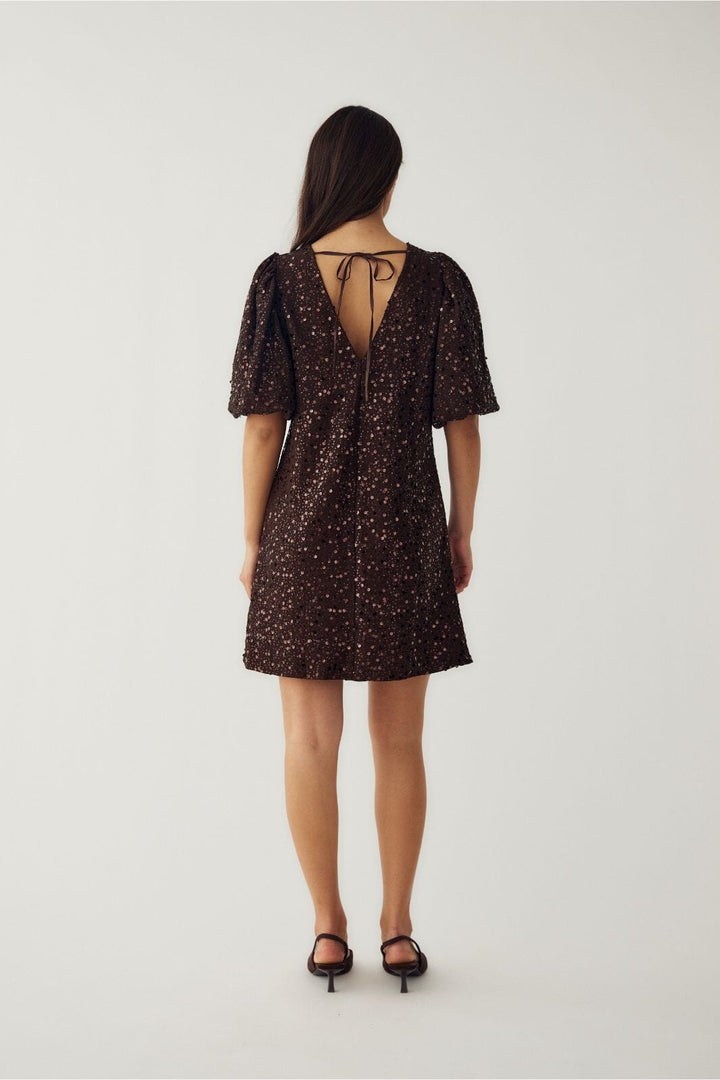 Noella - Pastis Short Dress 11630103 - 674 - Chocolate Kjoler 