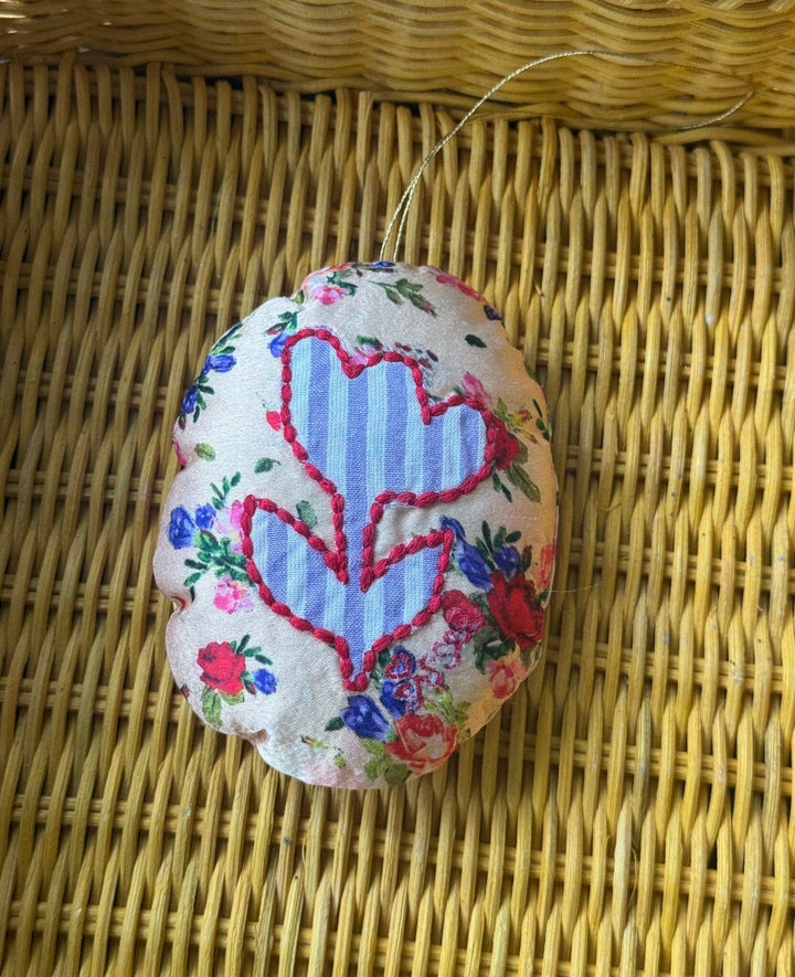 Sissel Edelbo - Vera Easter Egg Ornament SE 2082 - Golden Floral Interiør 