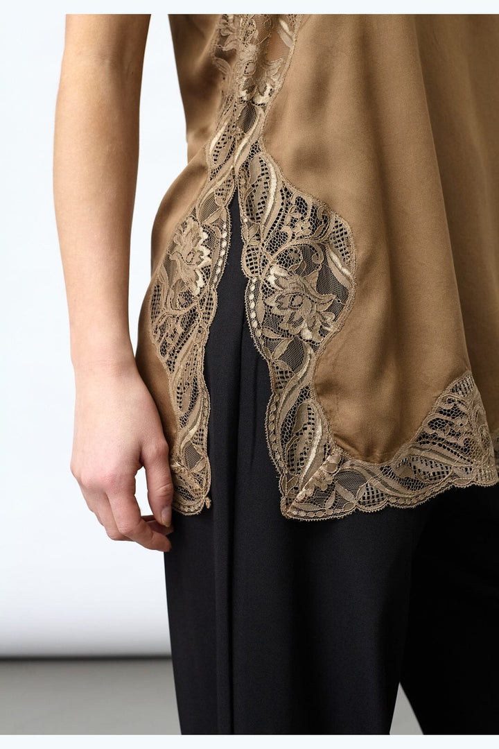 Sisters Point - Isolde-St 19584 - 225 - Hazelnut