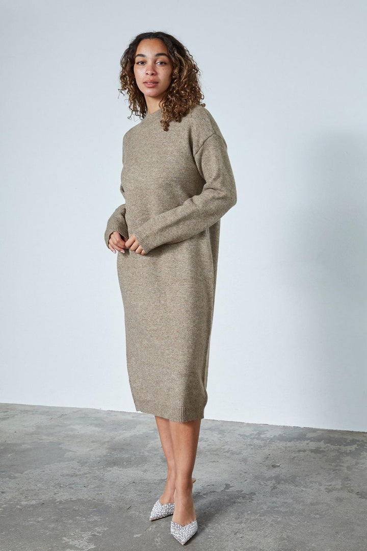 Sisters Point - Luca-Dr 19079 - 205 - D. Sand Mel. Strikbluser 