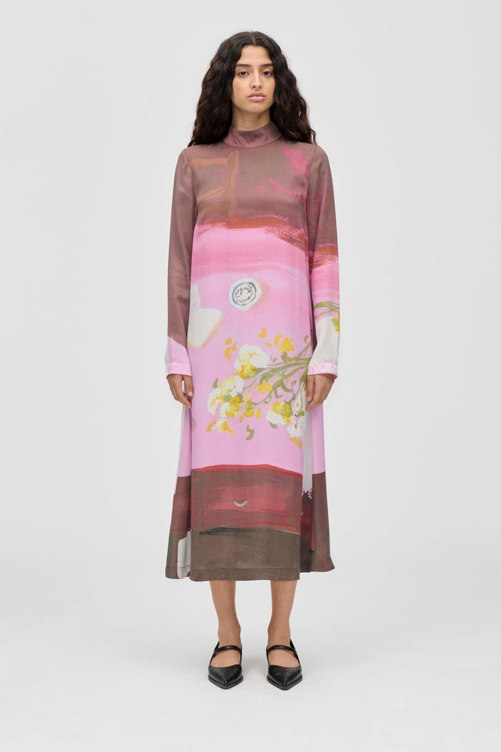 Stine Goya - 2263 Dry Viscose, Long Sleeve Midi Dresssg-ps26-d017-2263p - Five Resolutions Kjoler 